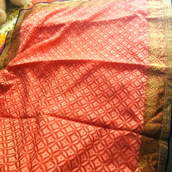 Peach joot saree with contrast blouse - Picture 2 of 8